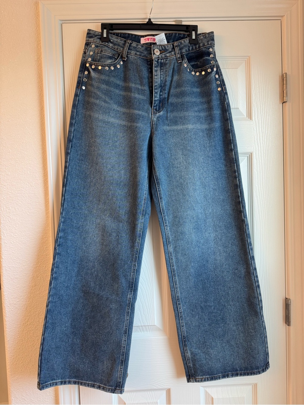 Wide Leg Stud-Accent Women's Jeans - Blue